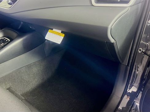 Used 2025 Toyota Corolla LE image 34