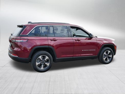 Used 2024 Jeep Grand Cherokee Limited 4xe w/ Trailer Tow Package AWD/4WD image 8