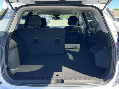 Used 2024 GMC Terrain SLE FWD image 20