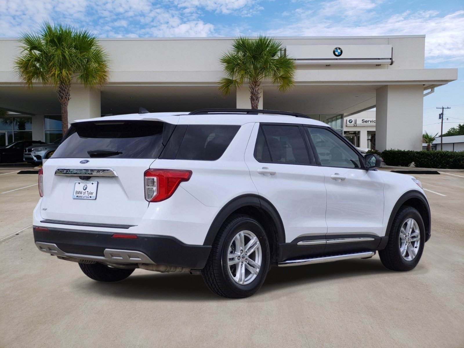 Used 2022 Ford Explorer XLT w/ Equipment Group 202A RWD image 6