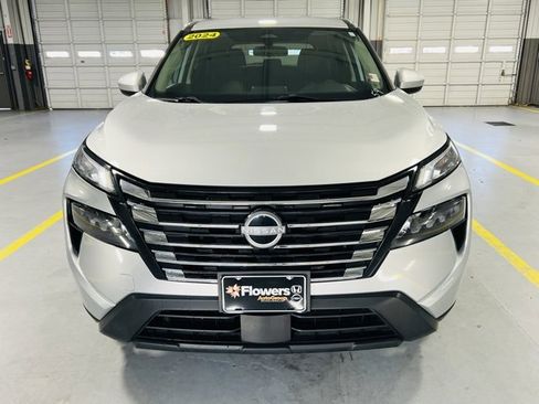 Used 2024 Nissan Rogue SV image 11