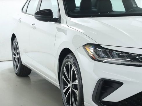 Used 2025 Volkswagen Jetta Sport image 8