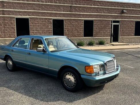 Used 1991 Mercedes-Benz 300 SE image 3