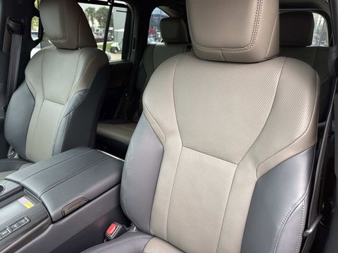 Used 2025 Lexus LX 700h Overtrail image 21