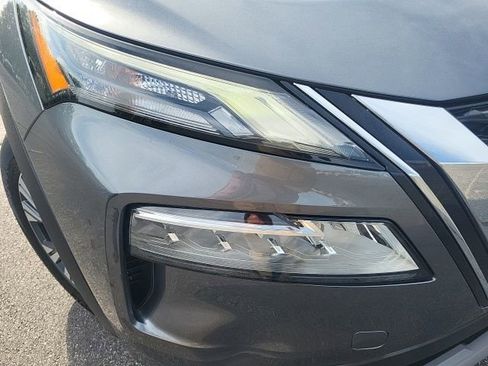 Used 2022 Nissan Rogue SV FWD image 5