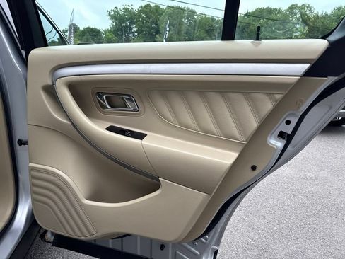 Used 2016 Ford Taurus SE FWD image 29