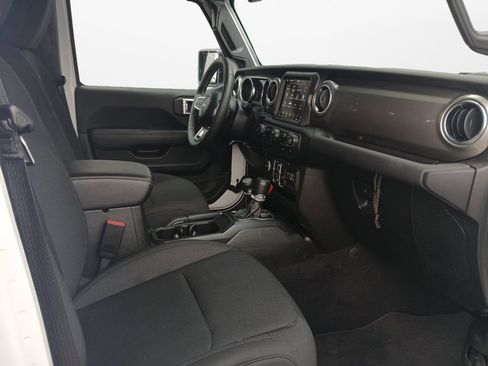 Used 2023 Jeep Gladiator Overland AWD/4WD image 24