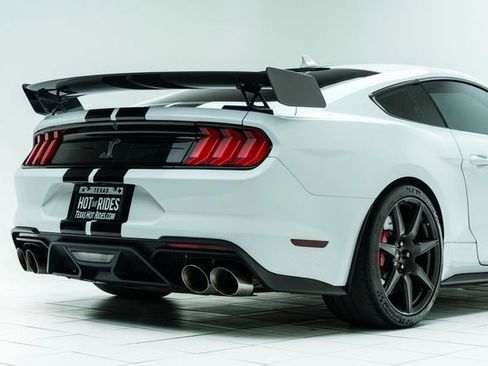 Used 2021 Ford Mustang Shelby GT500 w/ Carbon Fiber Track Pack image 15