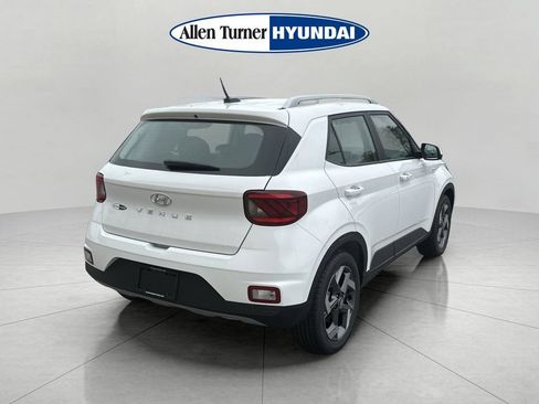 New 2026 Hyundai Venue SEL FWD image 6