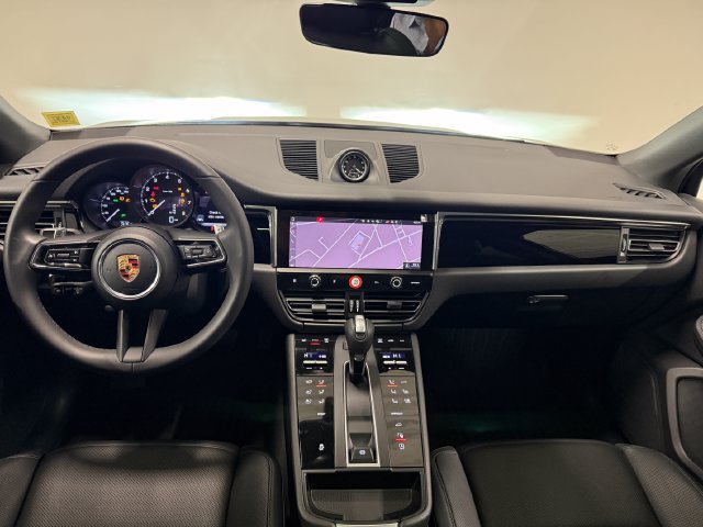 Certified 2026 Porsche Macan AWD/4WD image 13