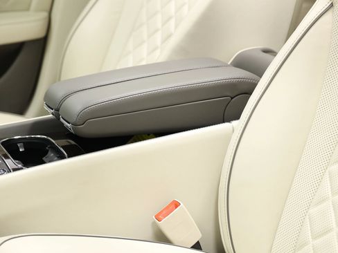 Used 2018 Bentley Flying Spur V8 AWD/4WD image 22