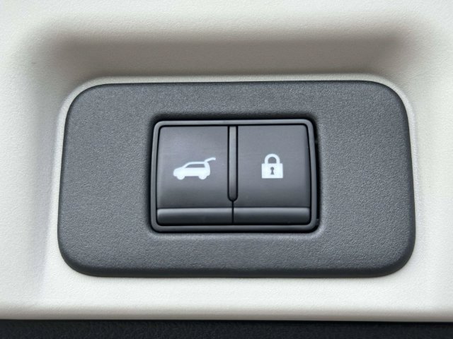 Used 2024 Nissan Ariya AWD image 12
