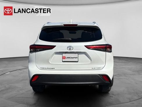 Used 2023 Toyota Highlander XLE AWD/4WD image 6