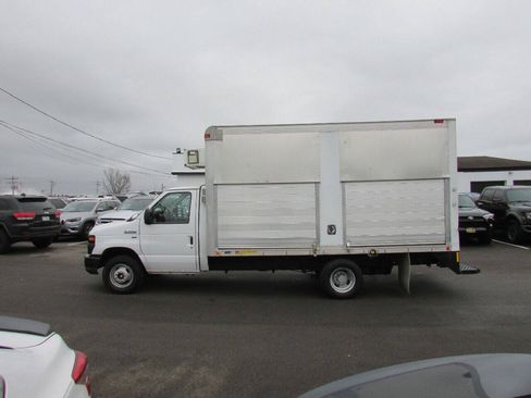 Used 2012 Ford E-450 and Econoline 450 Super Duty w/ PWR Locks & Windows Group RWD image 1