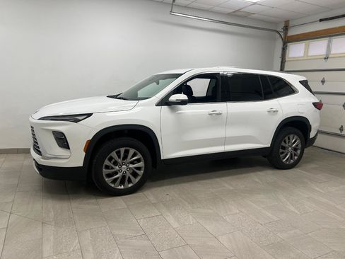 Used 2026 Buick Enclave Preferred AWD/4WD image 2