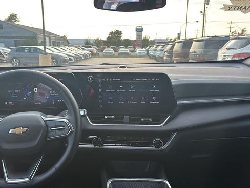 Used 2026 Chevrolet Equinox LT FWD image 7