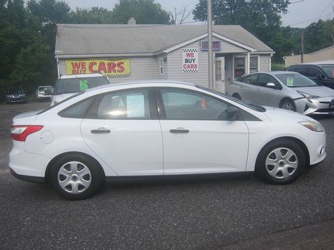 Used 2014 Ford Focus S FWD image 3