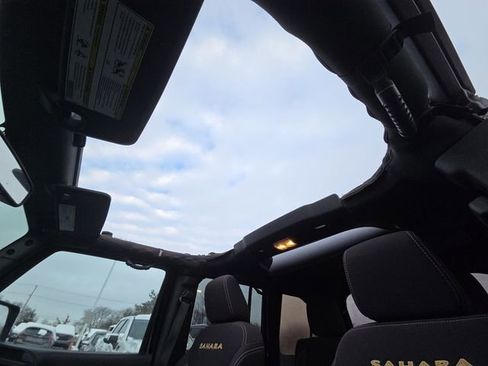 Used 2013 Jeep Wrangler Unlimited Sahara image 11