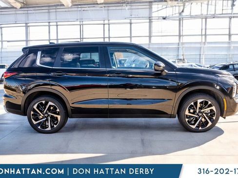 Used 2024 Mitsubishi Outlander SE Black Edition image 34