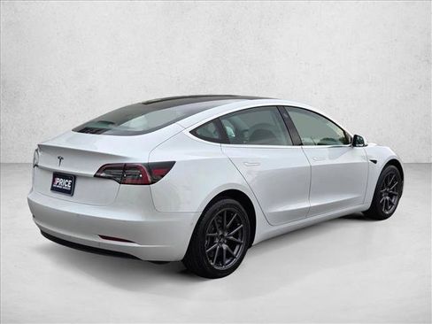 Used 2019 Tesla Model 3 Standard Range Plus image 5