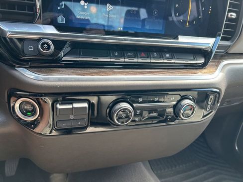 Used 2024 Chevrolet Silverado 2500 LT image 27