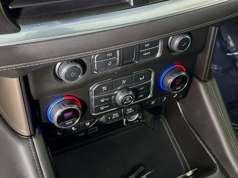 Used 2021 Chevrolet Suburban High Country image 16