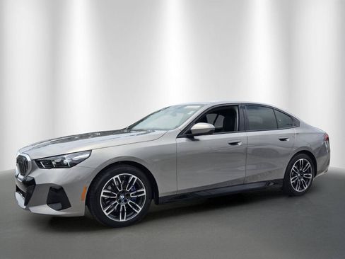 Used 2026 BMW 530i w/ M Sport Package RWD image 3
