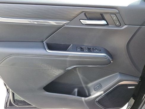 Used 2025 GMC Acadia Elevation FWD image 25