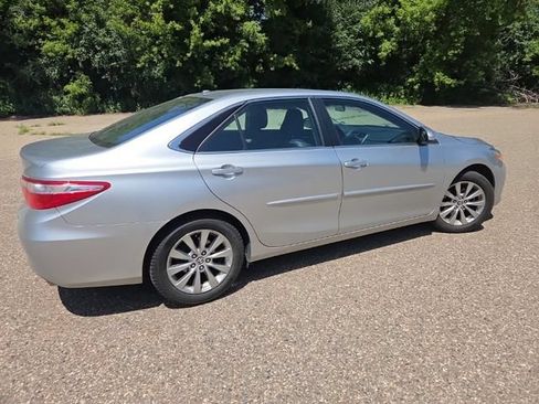 Used 2016 Toyota Camry XLE FWD image 14