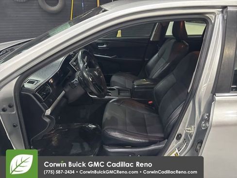 Used 2017 Toyota Camry SE image 5