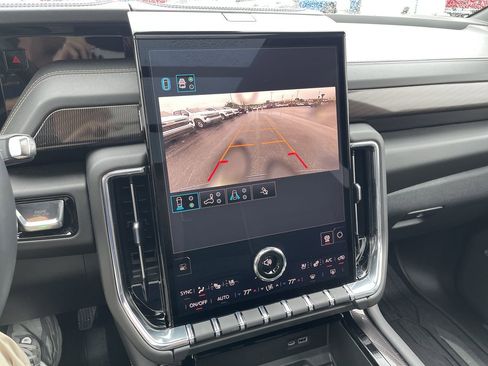 Used 2026 GMC Yukon Elevation w/ Elevation Premium Package AWD/4WD image 15
