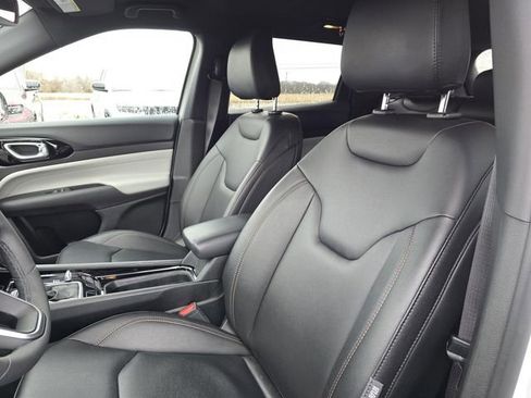 Used 2024 Jeep Compass Limited image 12