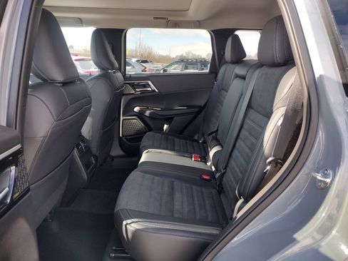 New 2026 Mitsubishi Outlander SE image 9