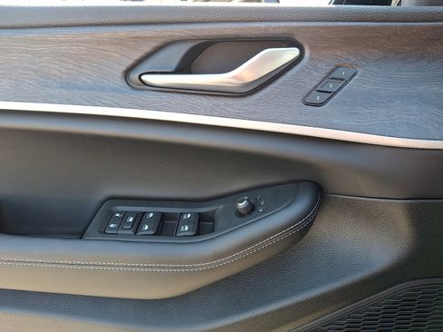 New 2025 Jeep Grand Cherokee L Limited w/ Black Appearance Package image 12