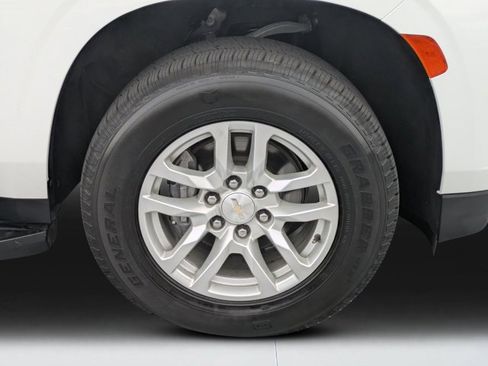 Used 2023 Chevrolet Suburban LT image 9