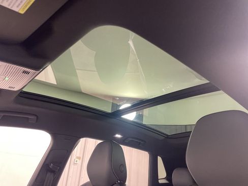 New 2026 Volkswagen Tiguan SE R-Line image 18