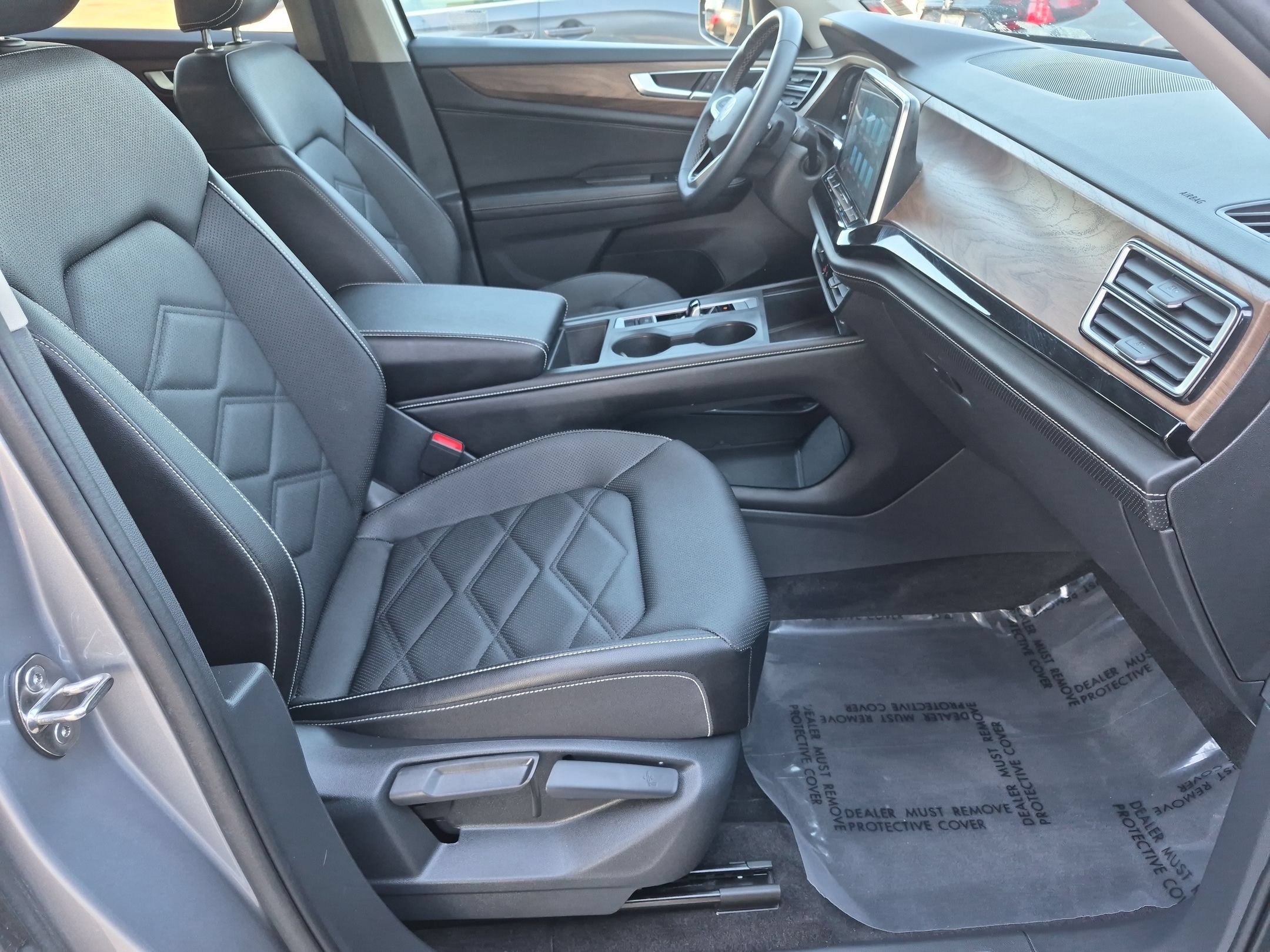 Used 2024 Volkswagen Atlas SE AWD/4WD image 29