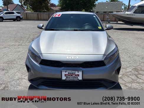 Used 2024 Kia Forte LXS FWD image 2
