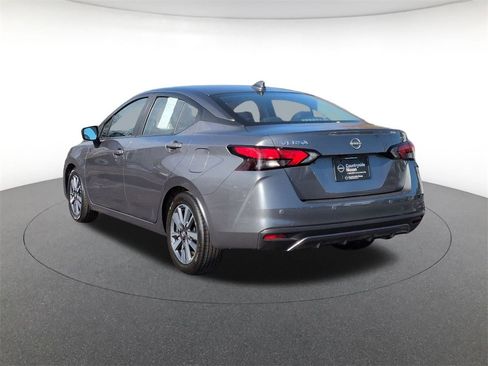 Used 2023 Nissan Versa SV image 7