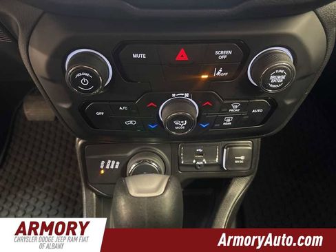 Used 2023 Jeep Renegade Latitude image 19