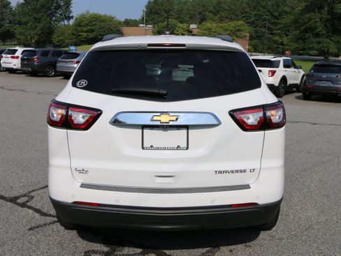 Used 2016 Chevrolet Traverse LT FWD image 4