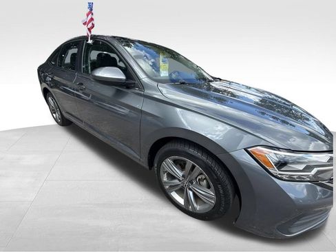 Used 2024 Volkswagen Jetta SE FWD image 8