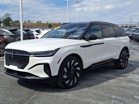 Used 2024 Lincoln Nautilus Reserve w/ Equipment Group 202A image 3