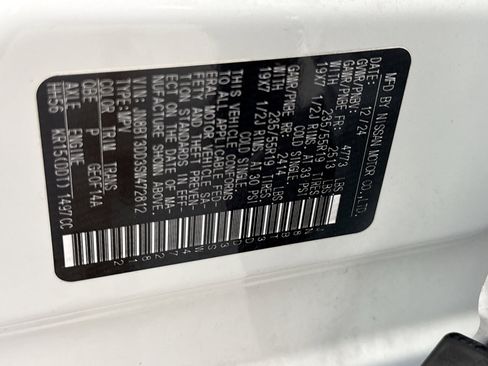 Used 2025 Nissan Rogue Platinum w/ Tech Package image 27