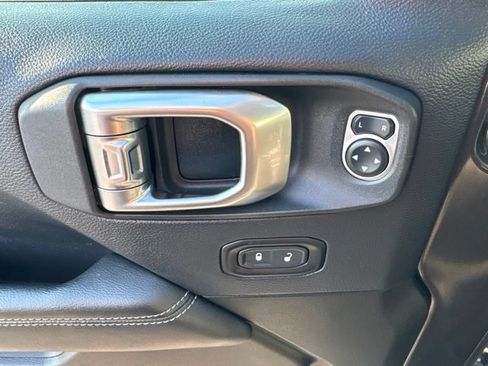 Used 2019 Jeep Wrangler Unlimited Sahara w/ Cold Weather Group AWD/4WD image 26
