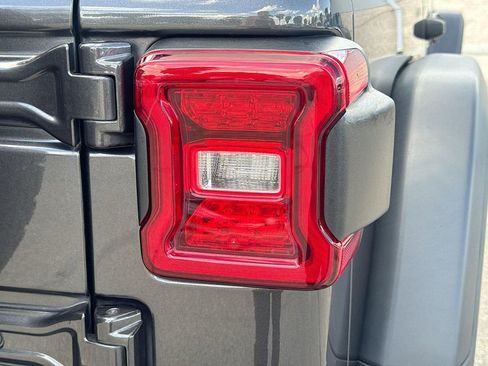 Used 2019 Jeep Wrangler Unlimited Rubicon AWD/4WD image 31
