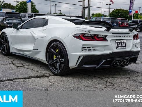 Used 2024 Chevrolet Corvette Z06 w/ Z07 Performance Package RWD image 8