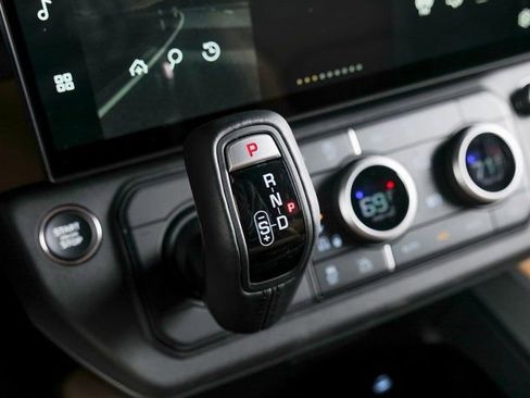 New 2026 Land Rover Defender 130 X-Dynamic SE image 12