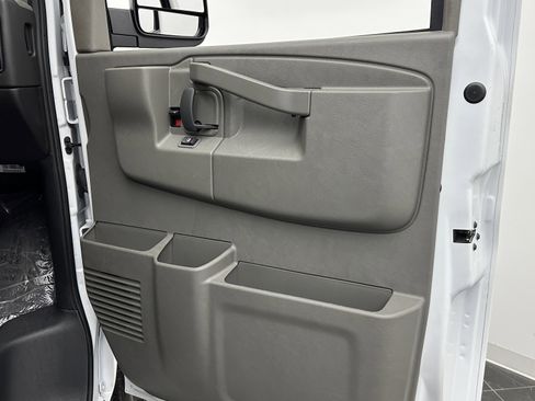 Used 2024 Chevrolet Express 3500 LT w/ LT Preferred Equipment Group image 27