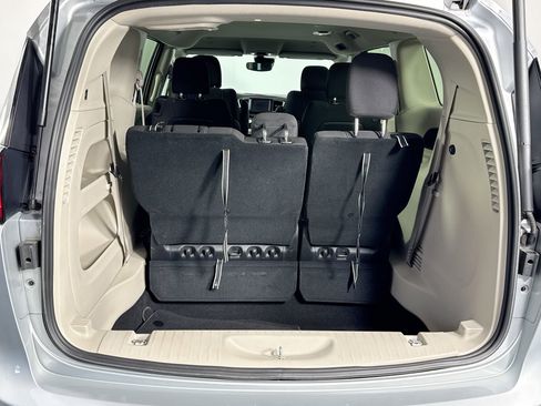 Used 2023 Chrysler Voyager LX image 36